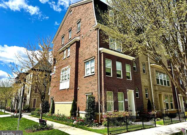 Property at 327 Crown Park Ave, Gaithersburg, MD 20878, 4 beds, 4.5 baths