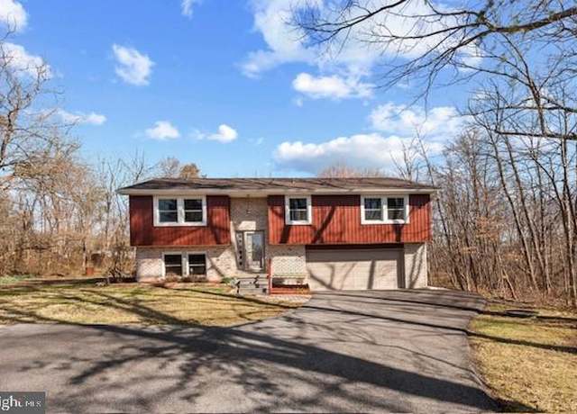 Property at 280 Hood Dr, Gettysburg, PA 17325, 4 beds, 2.5 baths
