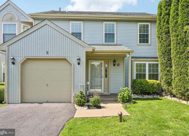 Property at 5 Locust Ln, Newtown, PA 18940, 3 beds, 2.5 baths