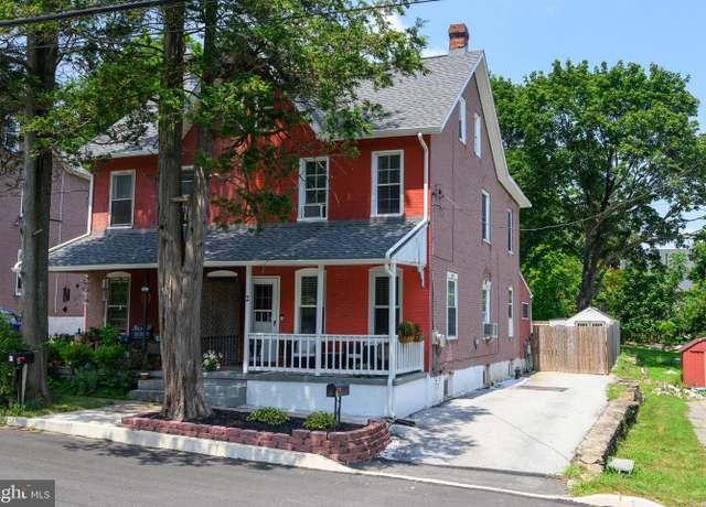 Property at 2 Woodland Ave, Coatesville, PA 19320, 4 beds, 1 bath