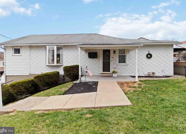 Property at 1034 W Mulberry St, Coal Township, PA 17866, 3 beds, 1.5 baths