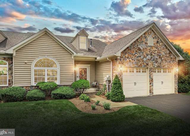 Property at 1028 Stream View Ln, York, PA 17403, 3 beds, 3 baths