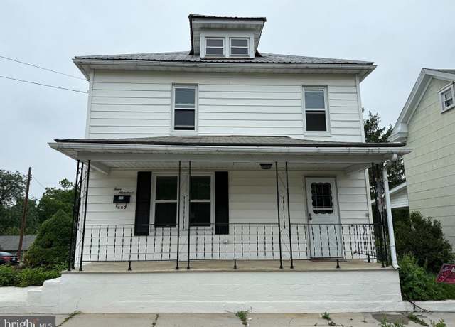 Property at 400 Auburn St, Martinsburg, WV 25401, 3 beds, 2 baths