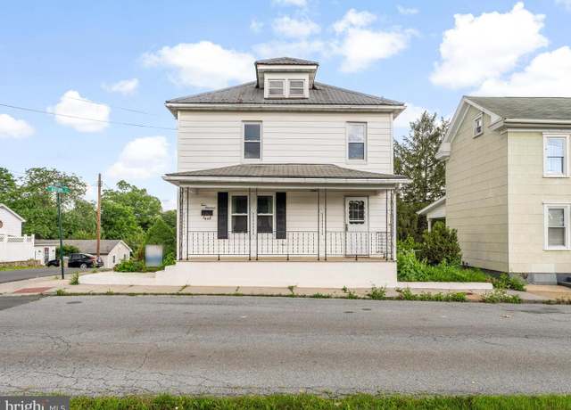 Property at 400 Auburn St, Martinsburg, WV 25401, 3 beds, 2 baths