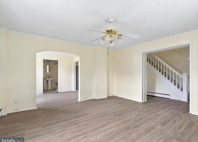 Property at 400 Auburn St, Martinsburg, WV 25401, 3 beds, 2 baths