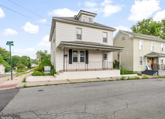 Property at 400 Auburn St, Martinsburg, WV 25401, 3 beds, 2 baths