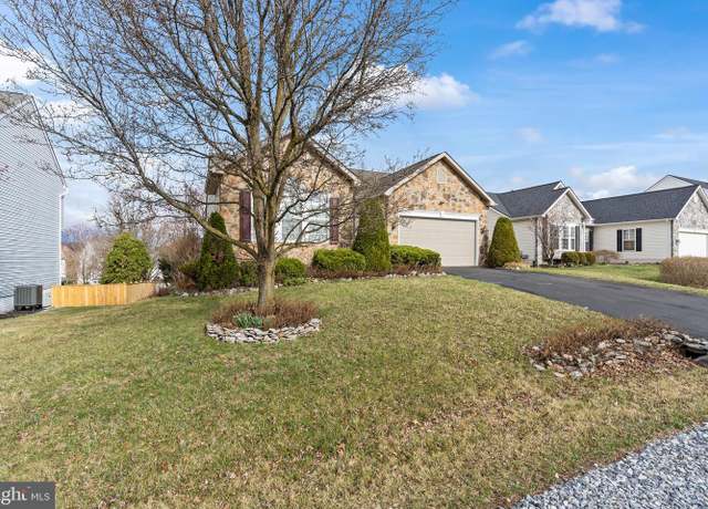 Property at 62 Kerrigan Ct, Martinsburg, WV 25405, 3 beds, 3 baths