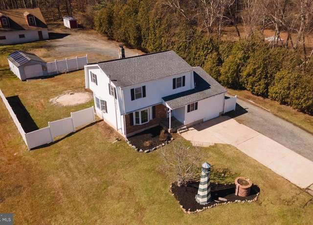 Property at 1831 Dixie Line Rd, Newark, DE 19702, 4 beds, 2.5 baths