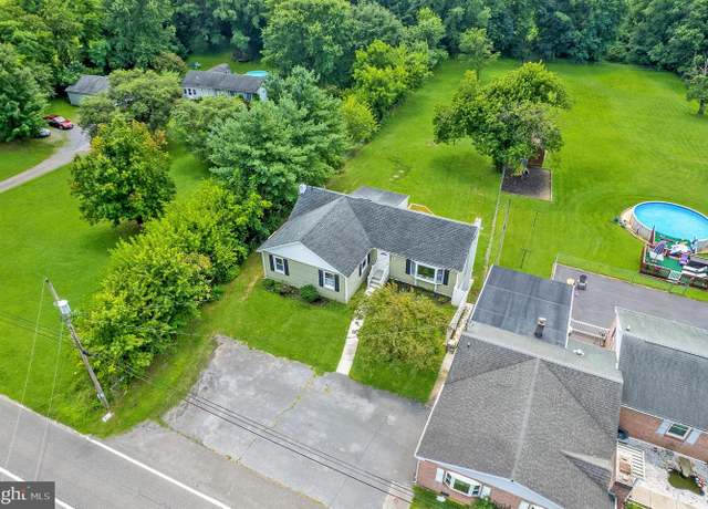Property at 15827 National Pike, Hagerstown, MD 21740, 4 beds, 2 baths