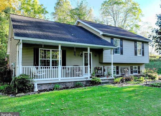 Property at 48 W 3rd St, Everett, PA 15537, 4 beds, 2.5 baths