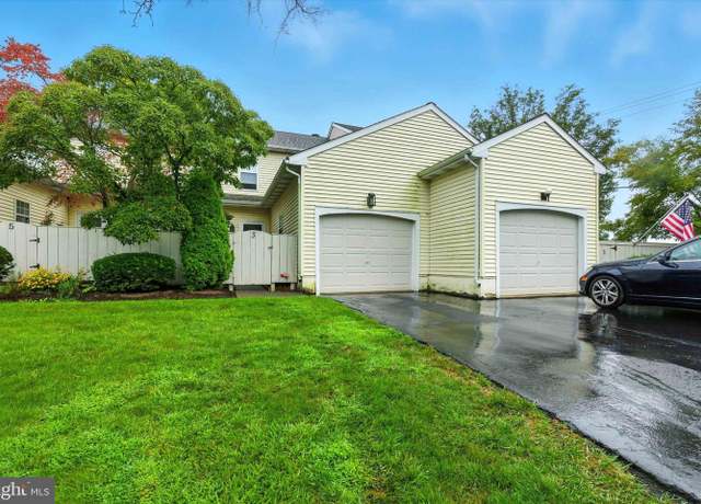 Property at 3 Spring Walk Ct, Lancaster, PA 17601, 2 beds, 1.5 baths