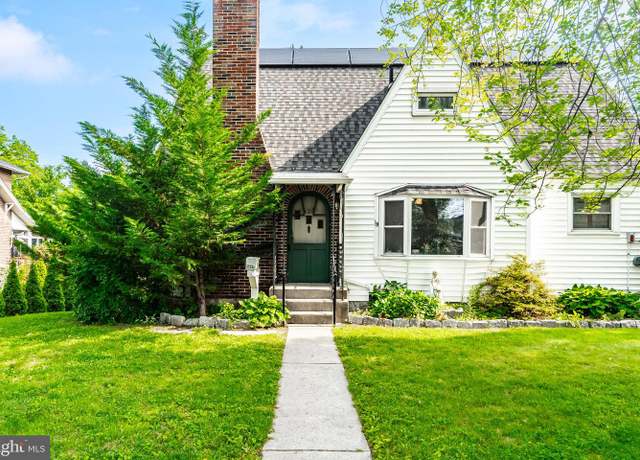 Property at 225 E State St, Coopersburg, PA 18036, 4 beds, 2.5 baths