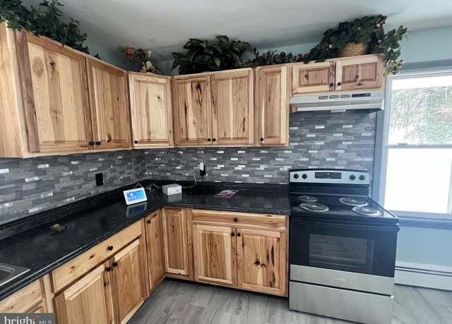 Property at 340 Crescent Rd, Freeland, PA 18224, 2 beds, 2 baths