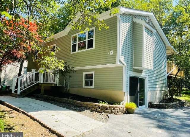 Property at 114 Brewster Way, East Stroudsburg, PA 18301, 4 beds, 2.5 baths