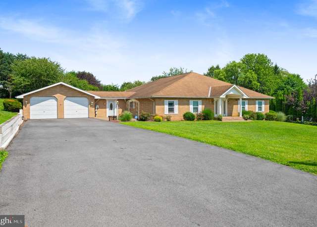 Property at 242 Schoeneck Ave, Nazareth, PA 18064, 3 beds, 2 baths