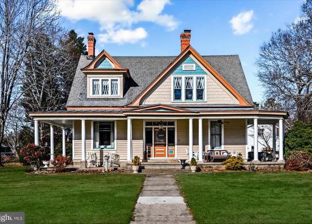 Property at 115 E Broaddus Ave, Bowling Green, VA 22427, 6 beds, 5 baths