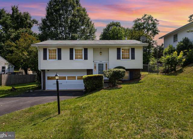 Property at 204 Morningside Dr, Fredericksburg, VA 22401, 3 beds, 1.5 baths