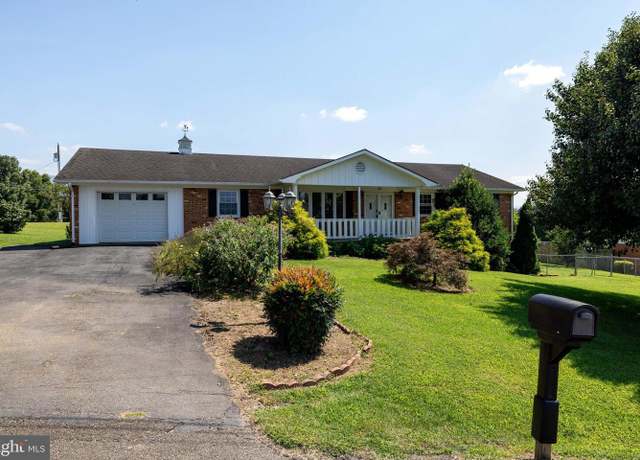 Property at 36 Canaan St, Luray, VA 22835, 3 beds, 3 baths