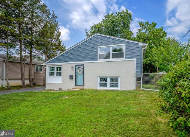Property at 1005 10th Ave, Folsom, PA 19033, 3 beds, 2 baths