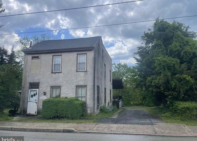 Property at 319 Manatawny St, Pottstown, PA 19464, 3 beds, 1.5 baths