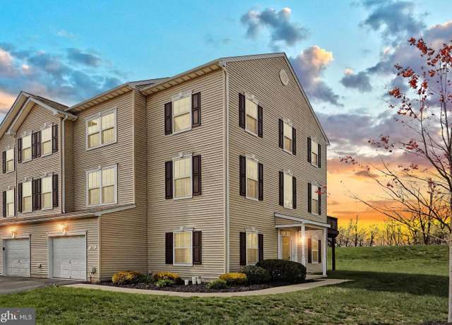 Property at 537 Marion Rd #537, York, PA 17406, 3 beds, 2.5 baths