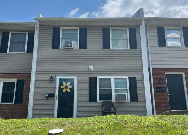 Property at 1045 S Main St, Woodstock, VA 22664, 3 beds, 1.5 baths