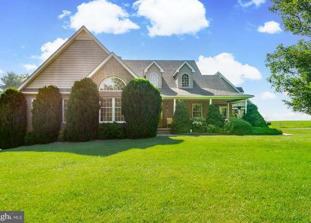 Property at 613 Hanover Pike, Hampstead, MD 21074, 4 beds, 4.5 baths