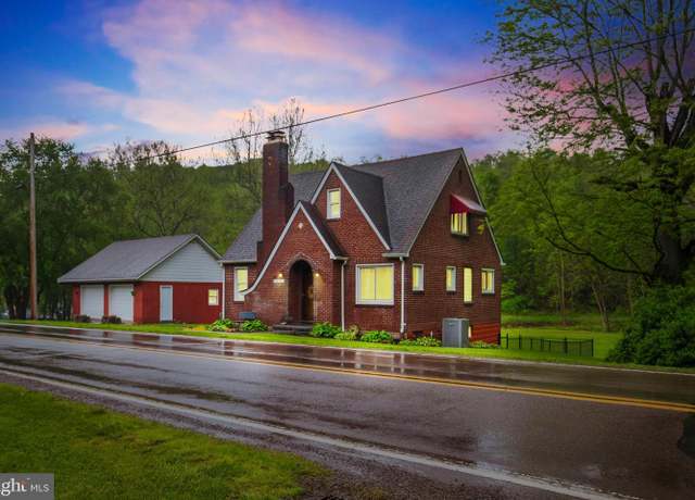 Property at 14705 Main St, Wellersburg, PA 15564, 3 beds, 2 baths