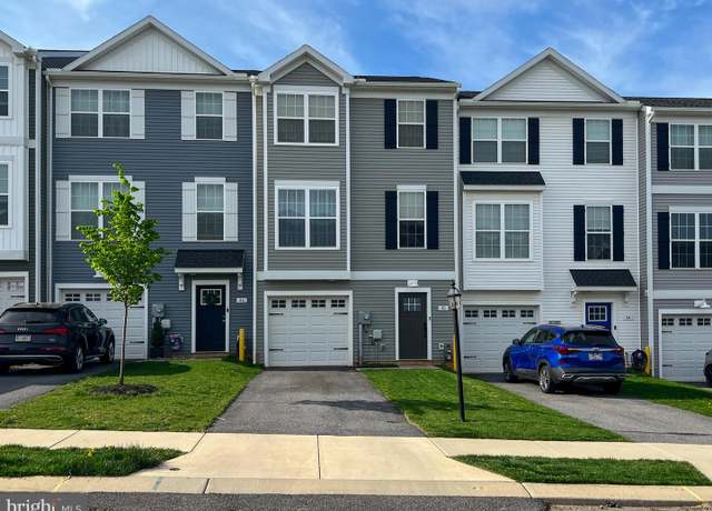 Property at 90 Hudson Blvd, Red Lion, PA 17356, 3 beds, 2.5 baths
