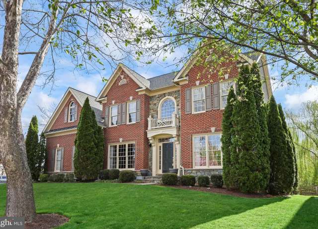 Property at 8849 Brown Thrasher Ct, Gainesville, VA 20155, 4 beds, 4.5 baths