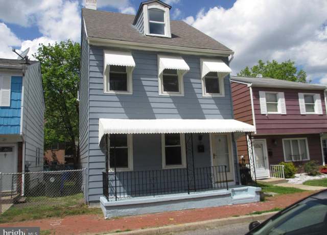 Property at 27 W Pearl St, Burlington, NJ 08016, 5 beds, 2 baths