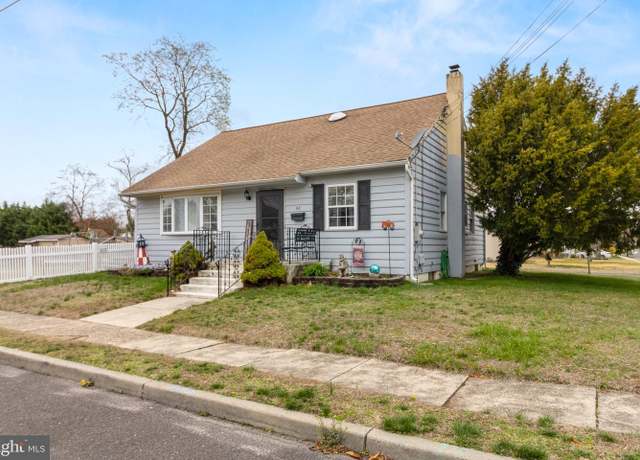 Property at 61 Franklin Ave, Clementon, NJ 08021, 4 beds, 1.5 baths