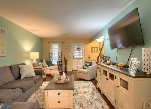 Property at 37 Westwood Ct, Enola, PA 17025, 2 beds, 2.5 baths
