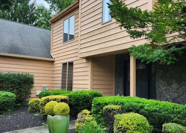 Property at 1104 Graychal Ln, Kennett Square, PA 19348, 4 beds, 3.5 baths