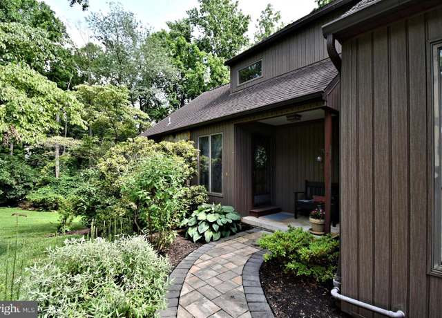 Property at 920 Shippen Ln, West Chester, PA 19382, 5 beds, 3.5 baths