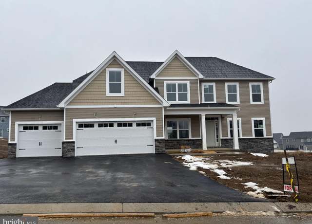 Property at 2512 Austin Ave, Chambersburg, PA 17202, 4 beds, 2.5 baths