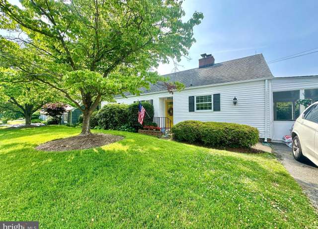 Property at 6018 25th Rd N, Arlington, VA 22207, 4 beds, 2.5 baths