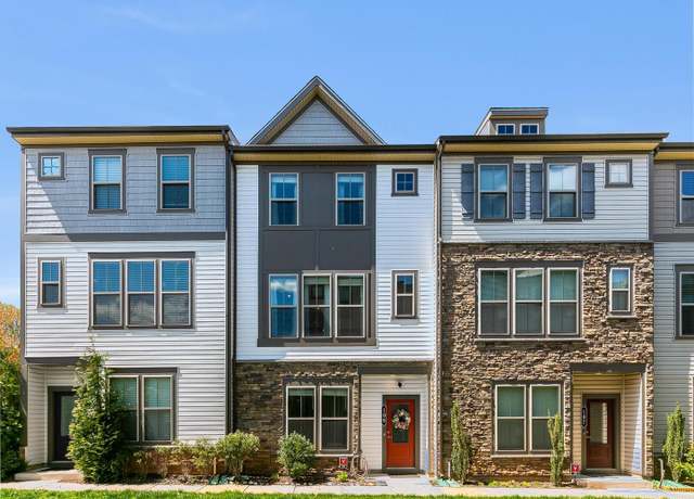 Property at 109 Tolocka Ter NE, Leesburg, VA 20176, 4 beds, 3.5 baths