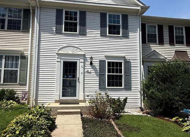 Property at 8 Bickel Ct, Sterling, VA 20165, 3 beds, 2 baths