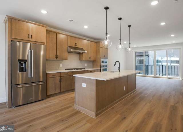 Property at 6020 Montrose Rd, North Bethesda, MD 20852, 3 beds, 2.5 baths