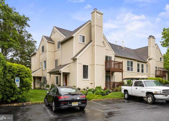 Property at 135 Woodlake Dr, Marlton, NJ 08053, 3 beds, 2 baths