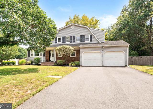 Property at 19 Martin Ln, Hamilton, NJ 08619, 4 beds, 2.5 baths