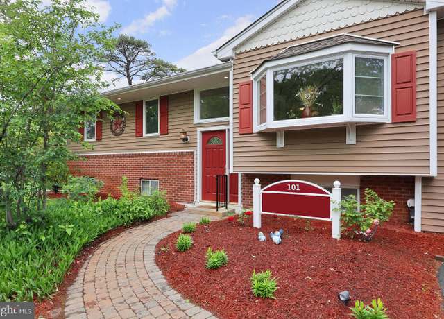 Property at 101 Chelsea Ave, Pine Beach, NJ 08741, 4 beds, 3 baths