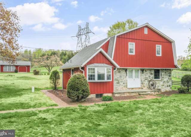 Property at 19 Hoyle Ln, Mohnton, PA 19540, 3 beds, 1.5 baths