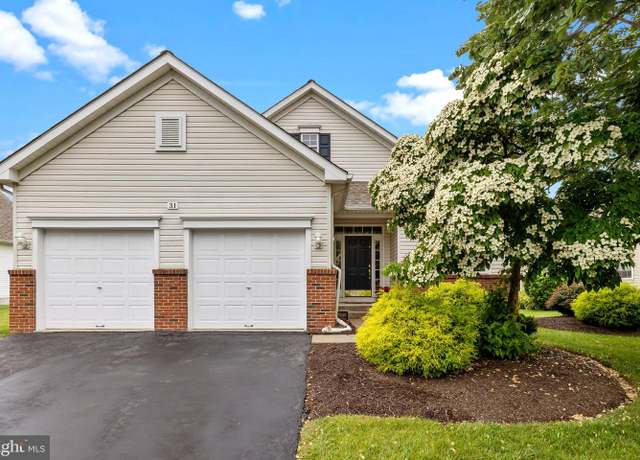 Property at 31 Blue Flax Ln, Langhorne, PA 19047, 2 beds, 3 baths