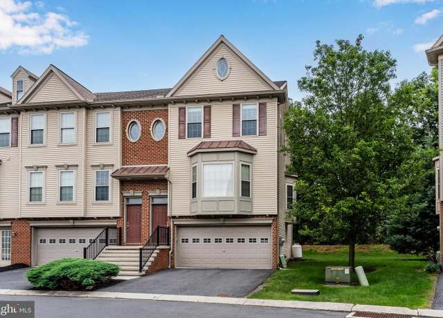 Property at 6304 Creekbend Dr, Mechanicsburg, PA 17050, 3 beds, 2.5 baths