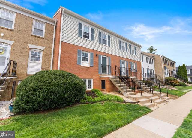 Property at 136-B Fairfield Dr, Warrenton, VA 20186, 3 beds, 2.5 baths