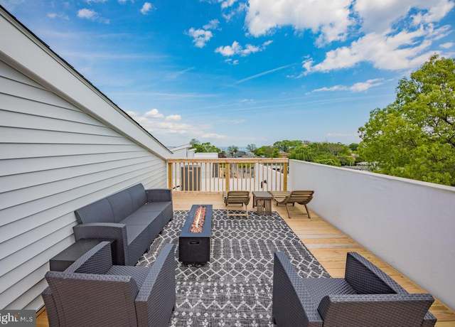 Property at 300 Douglas Ave, Colonial Beach, VA 22443, 4 beds, 3.5 baths