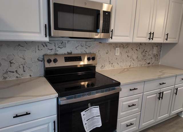 Property at 523 W Third St, Wilmington, DE 19801, 3 beds, 1.5 baths
