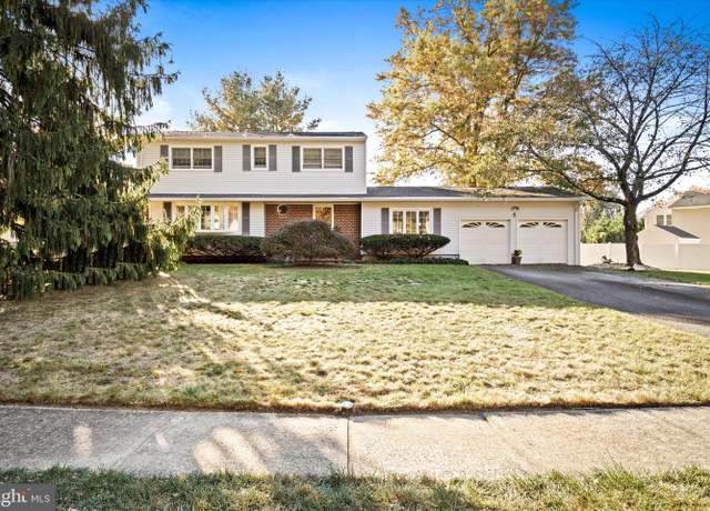 Property at 5 Exeter Ct, East Windsor, NJ 08520, 4 beds, 2.5 baths